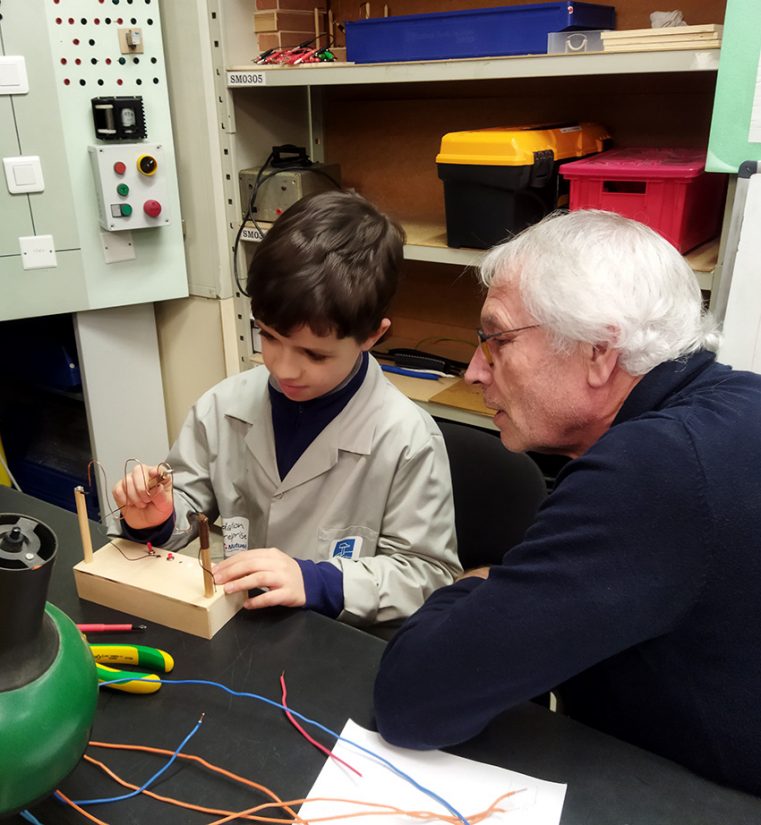 Découvrir les métiers manuels auprès de retraités investis 1