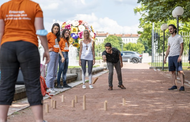 Entourage crée un réseau social pour les personnes précaires 1