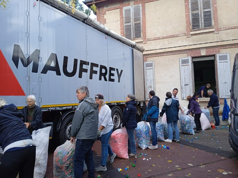 Des bouchons plastiques pour financer le matériel des personnes handicapées 3