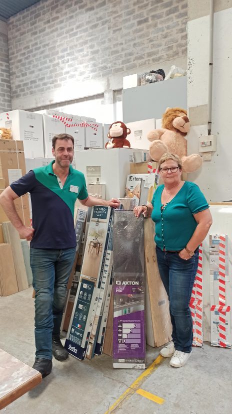 Pour redistribuer les millions d'invendus en France...